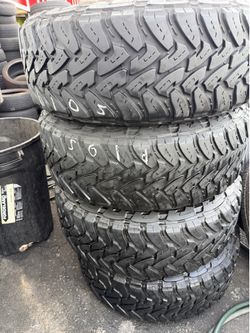 Vendo set de llantas 37x12.50r17 Toyo open country con 80% de vida las 4