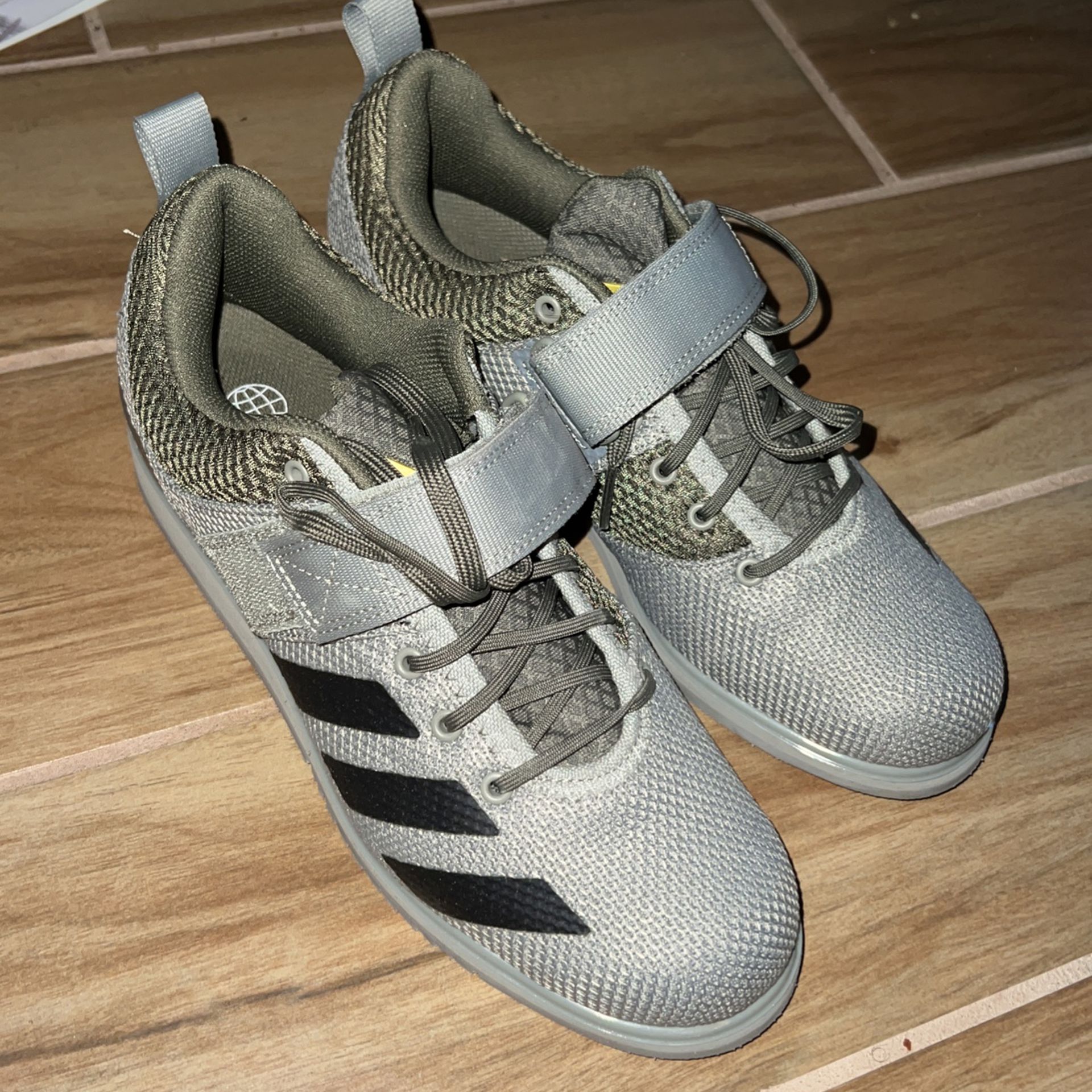 springvand romantisk tidligste Adidas Women's Power Lifting Shoes for Sale in Hayward, CA - OfferUp
