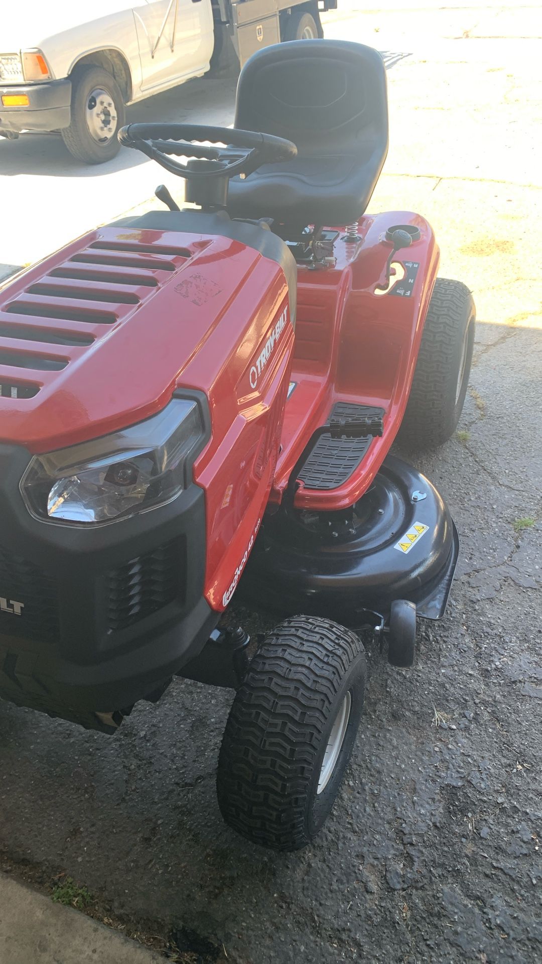 Mower 42 inch Troy Bilt hydrostatic transmission excellent low hours like new