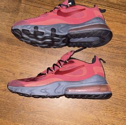 Mens Shoe  Size 9 Nike Air max 270 React