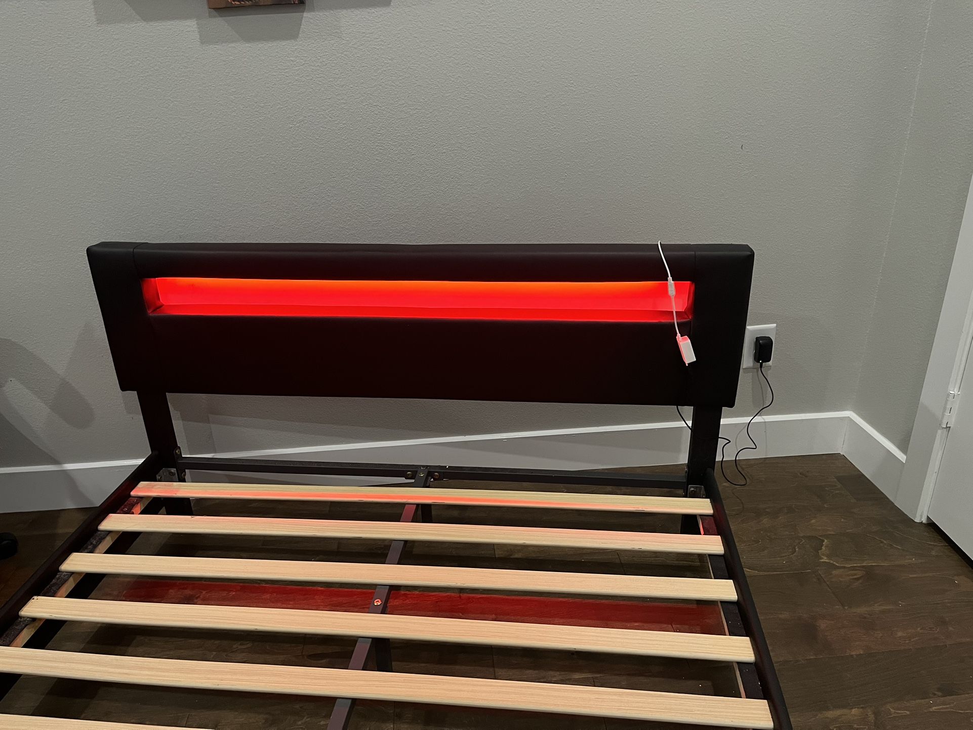 Full Size Low Profile Bed Used With Light
