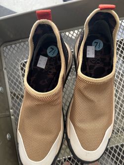 Women’s 7.5 slip on shoe