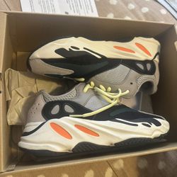 YEEZY BOOST 700