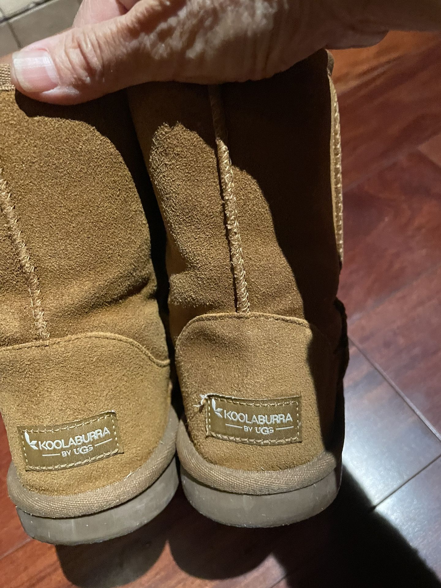 New Ugg Low Boot Size 5 , KooLaBurra Size 4, Bearpaw Size 4