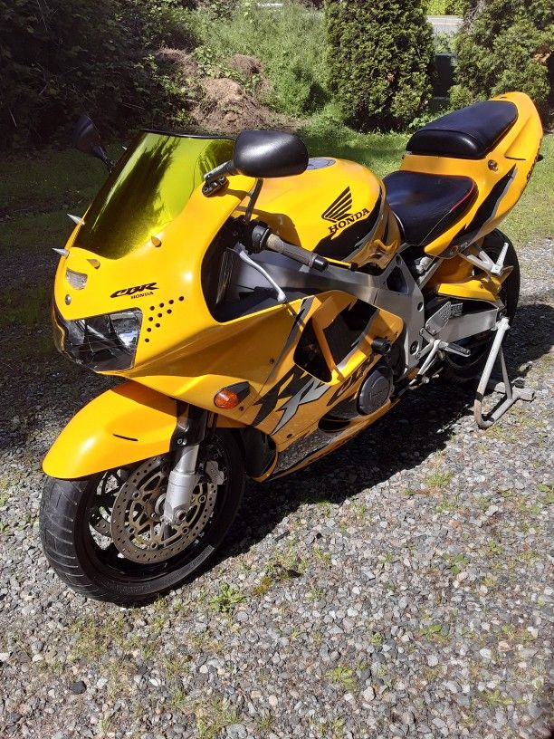 Photo 1998 Honda CBR 900RR Pending Sale