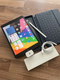 Apple iPad 8th Generation 32GB (Latest iOS 26) Logitech Keyboard case , Pencil & charger
