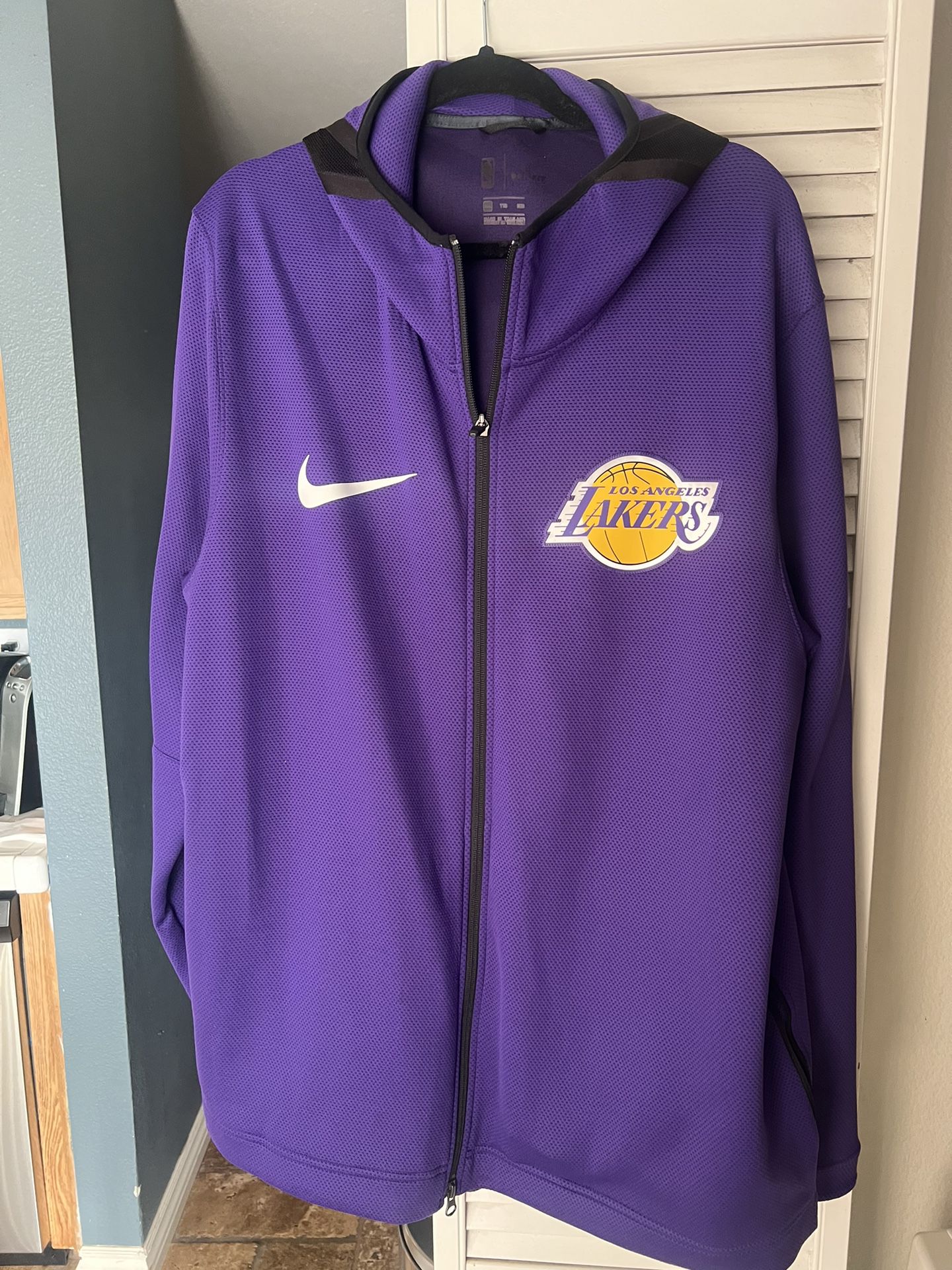 Nike Lakers Showtime Hoodie for Sale in Chino, CA - OfferUp