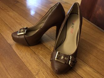 Beige Heels 5.5