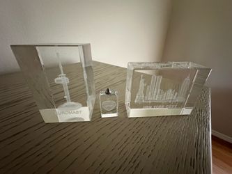 Vintage 3D Laser-Etched Crystal Paperweight Set – New York City (Pre-9/11 Skyline), Euromast Rotterdam, and Heart Charm
