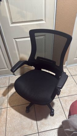 Black Ergonomic Office Chair—Adjustable Height, Lumbar Support, Excellent Condition.