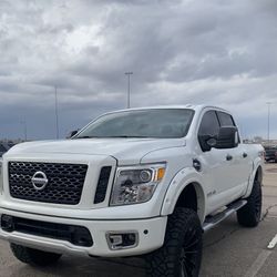 2017 Nissan Titan 