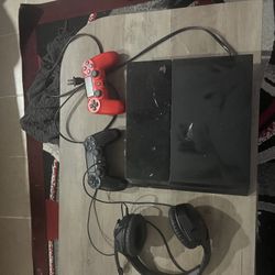 PS4 Bundle With 2 Controllers And Headphones 