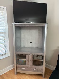 TV/media console cabinet