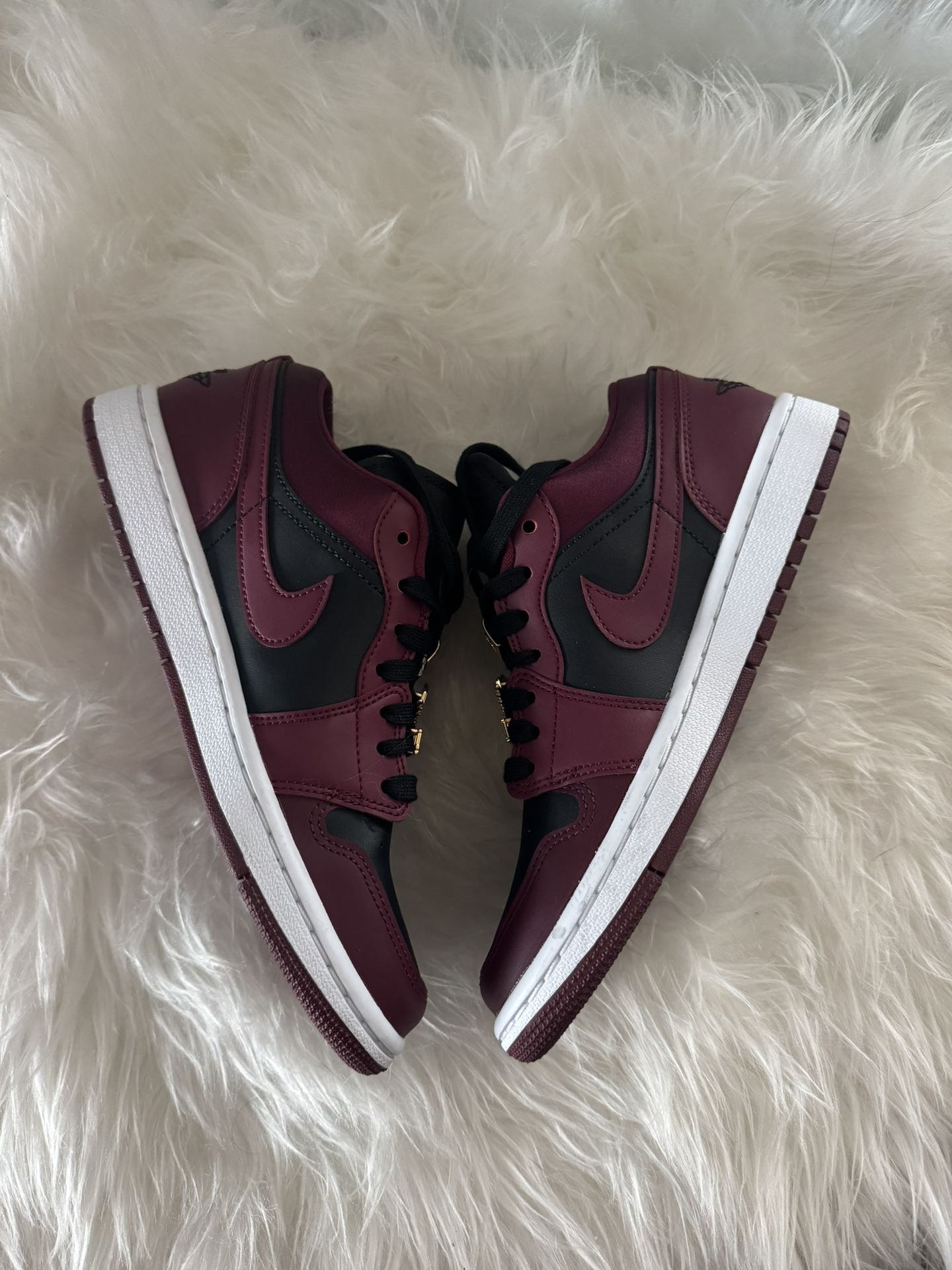 Jordan 1 Low Dark Beetroot Black Womens Size 7