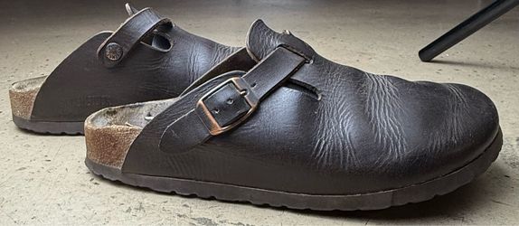 Birkenstock Clogs * US Women’s: 7.5–8 * US Men’s: 6–6.5