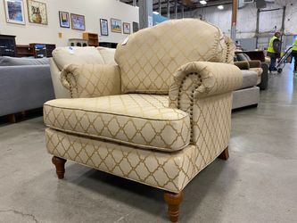 JENNIFER TAYLOR Ivory and Gold Rhombus Accent Chair