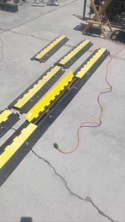 Vevor  2 way cable protectors