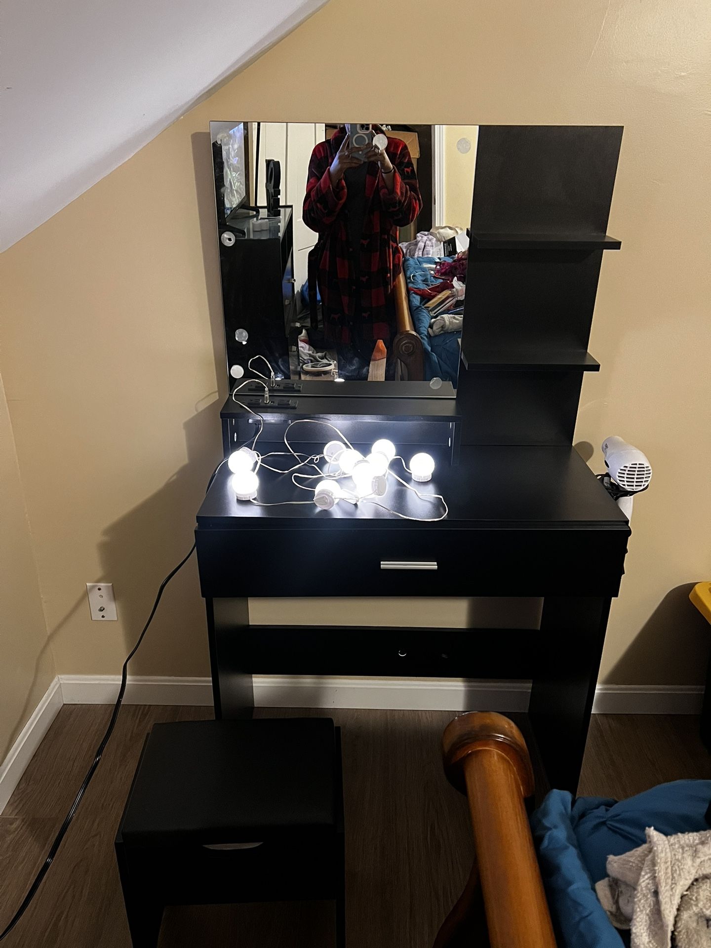 Vanity Set With Chair