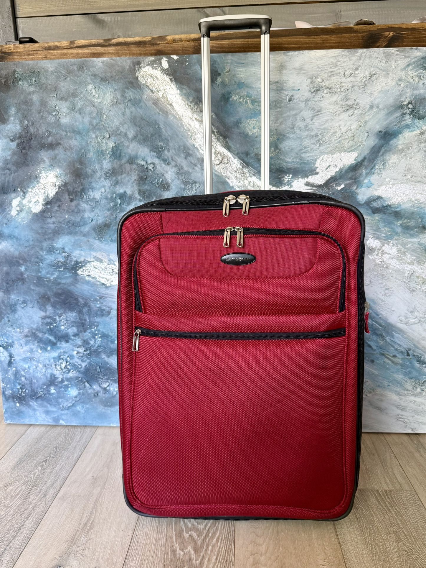 Beautiful Samsonite Large Luggage