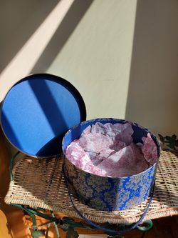 Pretty 13 inch hat/ storage box with handle