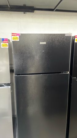 Hotpoint Refrigerator top and bottom in color black