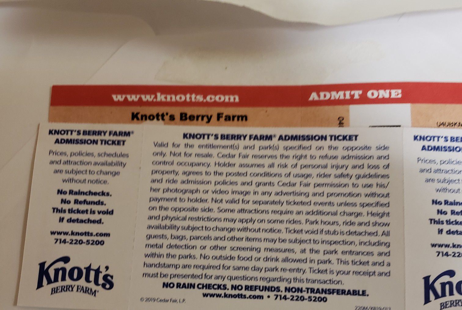 Knotts Berry Farm x 4 tixs
