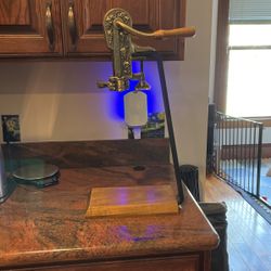 Vintage Brass Wine Opener - Perfect for Wine Lovers! 🍷