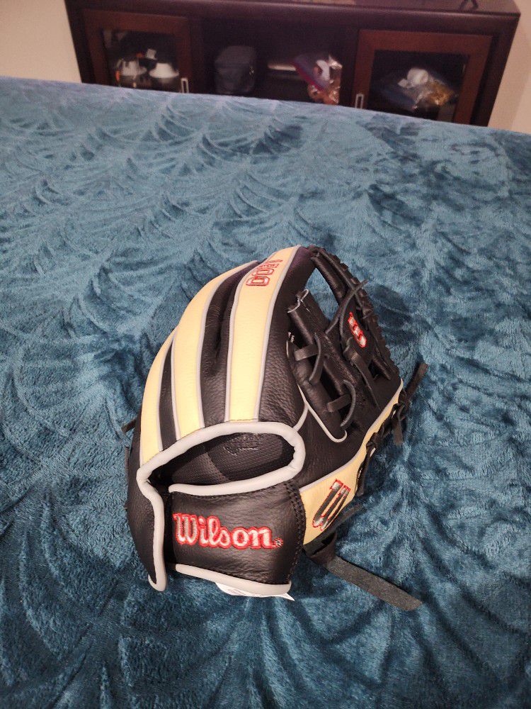 Wilson Baseball Glove For  Kids, 5-11 Years Old 