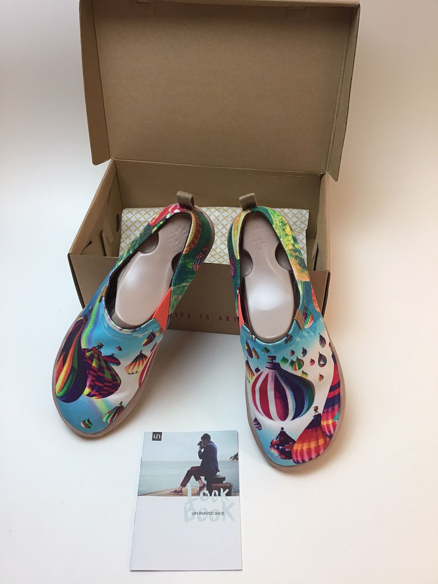 UN Art shoes hot air balloons women’s 9
