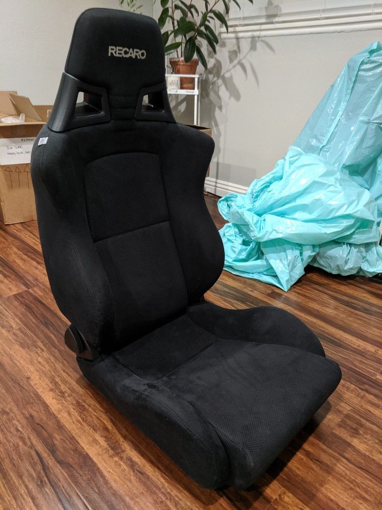 Recaro Seats (Mitsubishi Evo X)