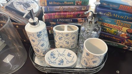 Glass bathroom set