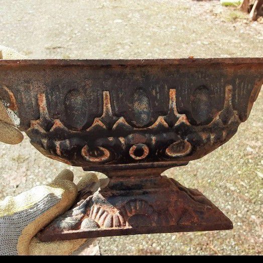 Antique urn Style Cast Iron Planter 
