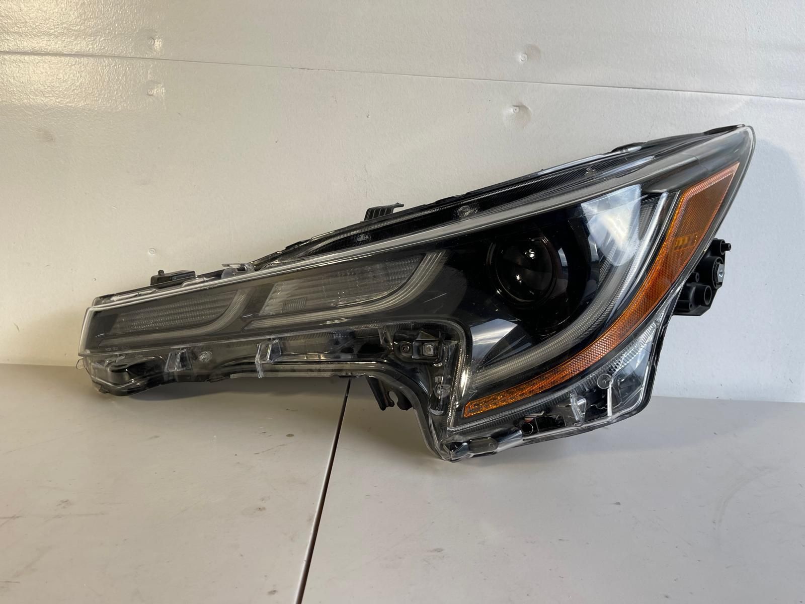 Toyota Corolla SE Left Driver Headlight Oem