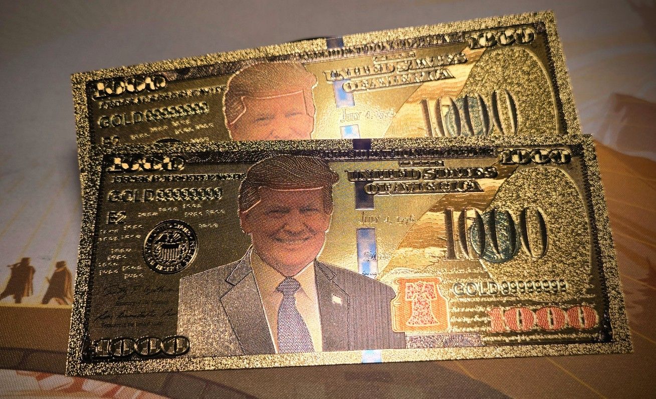 Pair of Trump $1000 Gold Foil Notes