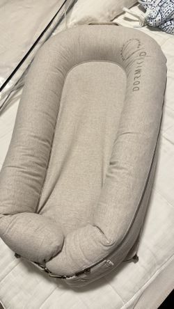 DokaTot. Baby’s Pillow. Color Beige And Extra Cover White With Blue. Infant.