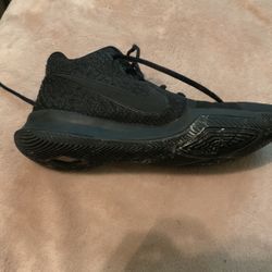 Kyries 3
