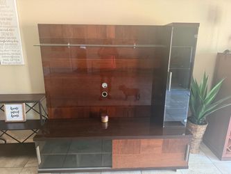 Entertainment center