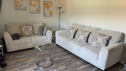 Beautiful Beige Sofa & Loveseat Set Excellent Condition