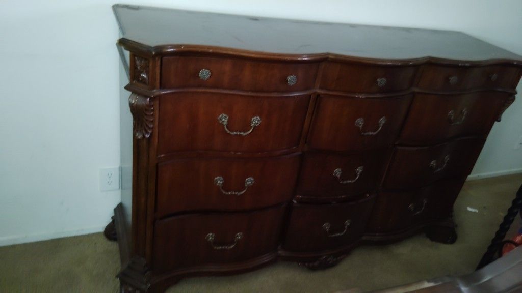 Dresser With Mirror