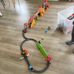 Thomas & Friends by Fisher-Price. Thomas & Percy Cargo Race, 90+ Pieces, 274 cm, 9 ft, 4 layouts. Adult Assembly Required.