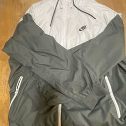 nike windbreaker