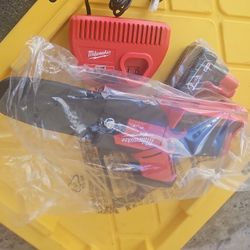 Milwaukee Hatchet Pruning Saw