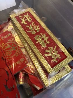 Many pieces decor gold and red chinise decor theme china 🇨🇳, Halloween decor , all of them for sale together for $20 down town Miami area 33128