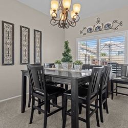 Dining Table & Chairs 