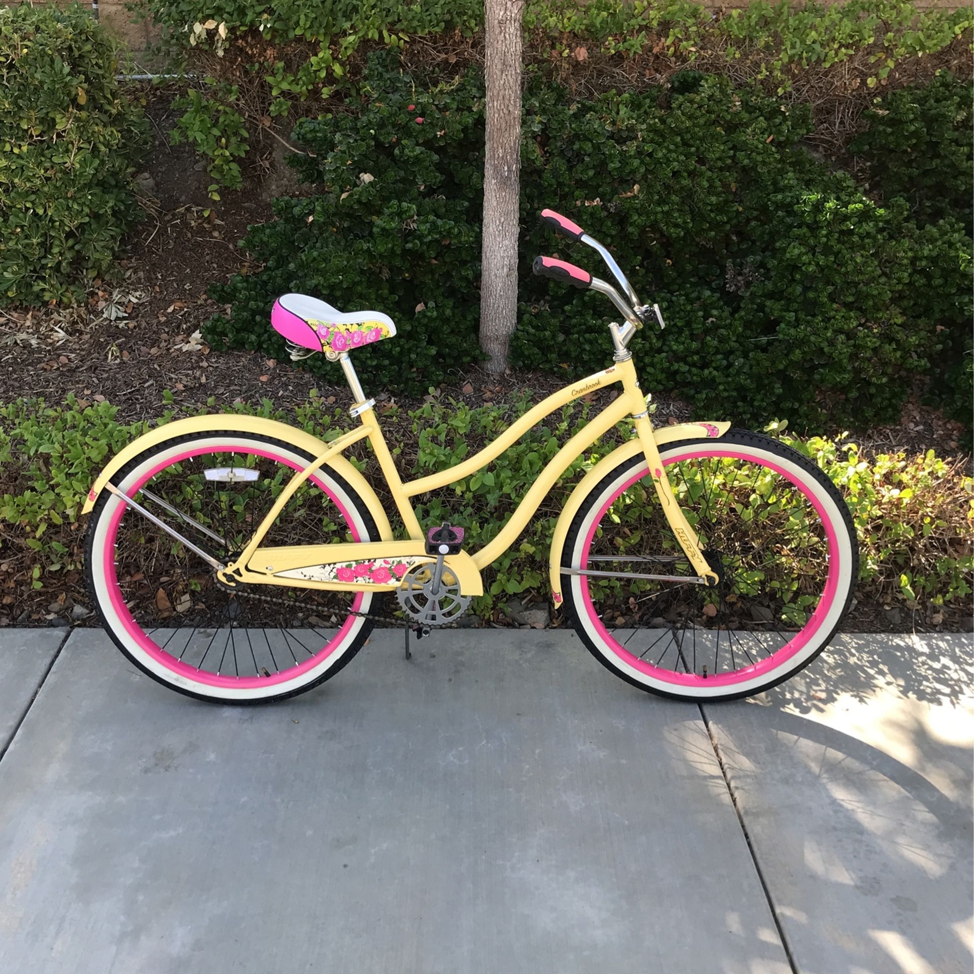 Huffy Bike With Pale Yellow Beach Cruiser 26” Huffy Cranbrook