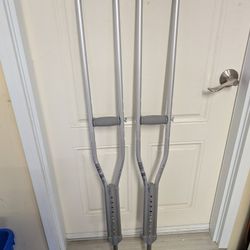 Drive Medical Crutches 5'2" - 5'10" 
