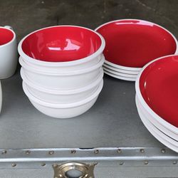 🔥 For Sale: 16-Piece Rachael Ray Dinnerware Set – $20 (Rochester Pickup) 