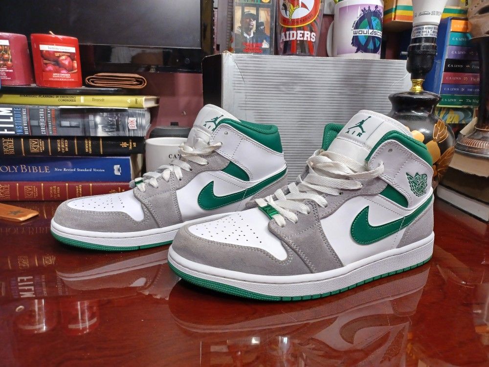 Nike AJ1 Air Jordan 1 Mid SE Mens Size 10 Grey Pine Green White DC7294-103 

No Box.
Very Good Condition. 
Plz View All Pics..
Follow and Holla at me 