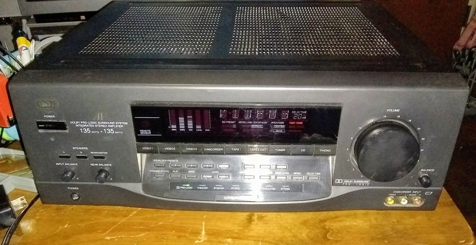 rca pro logic surround sound system integrated stereo amplifier 135 watts + 135 watts model PA 3600F