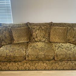 Living Room Set -price In Description 